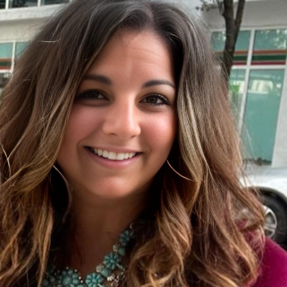 Meet your Posher, Renee - Picture 2 of 2